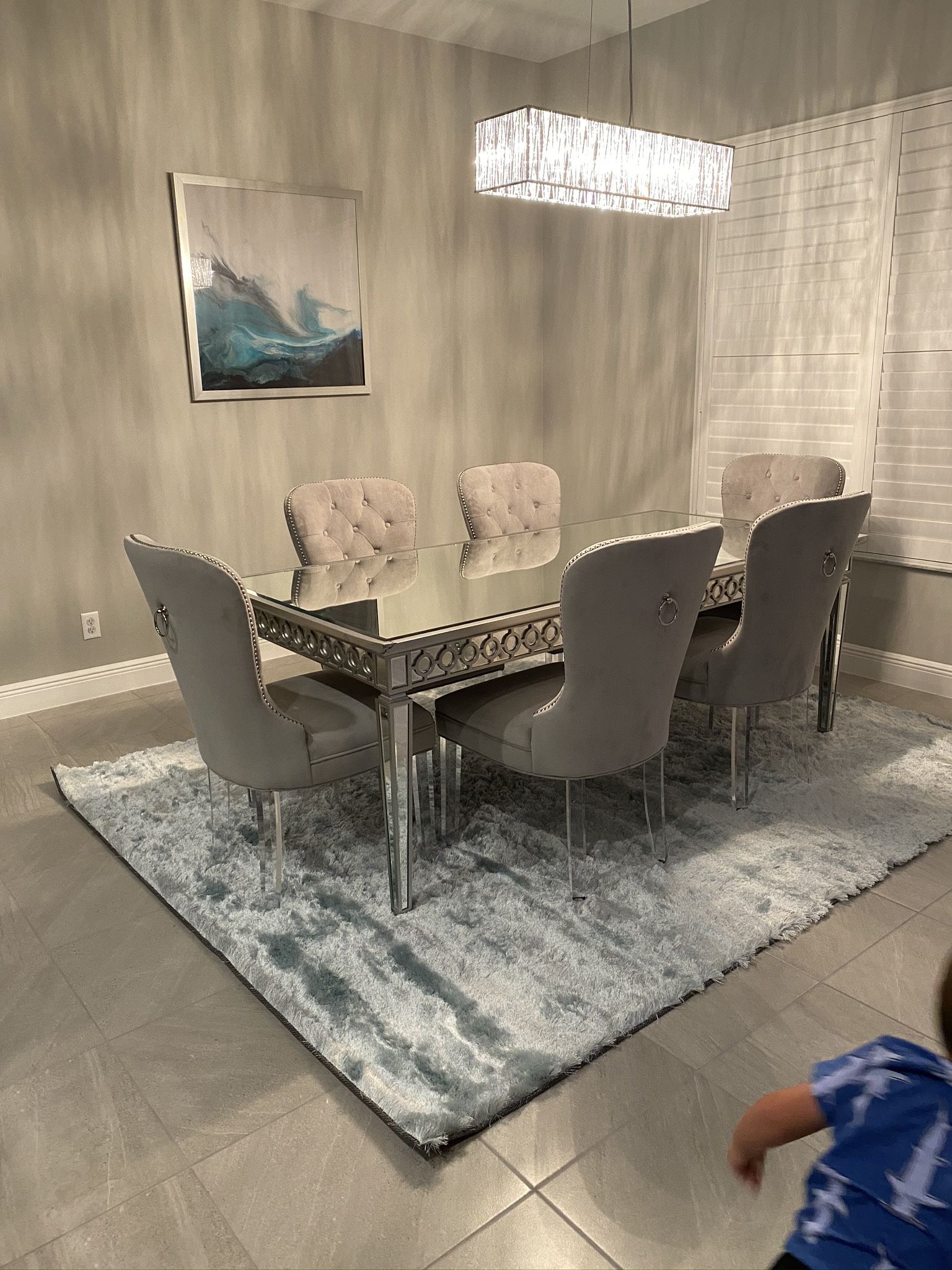Dining Room Table & Chairs