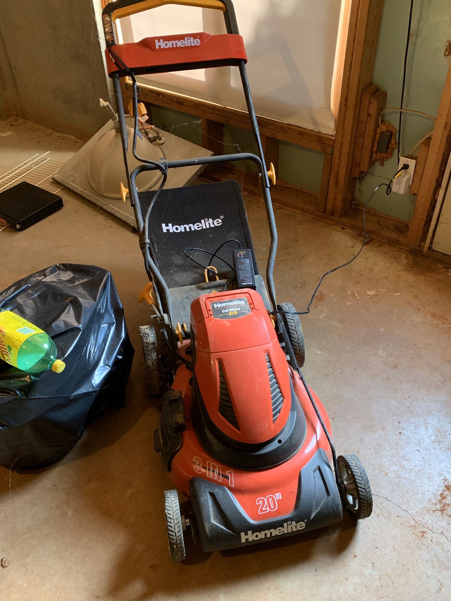 Homelite 20” cordless battery lawn mower for Sale in Lawrenceville, GA