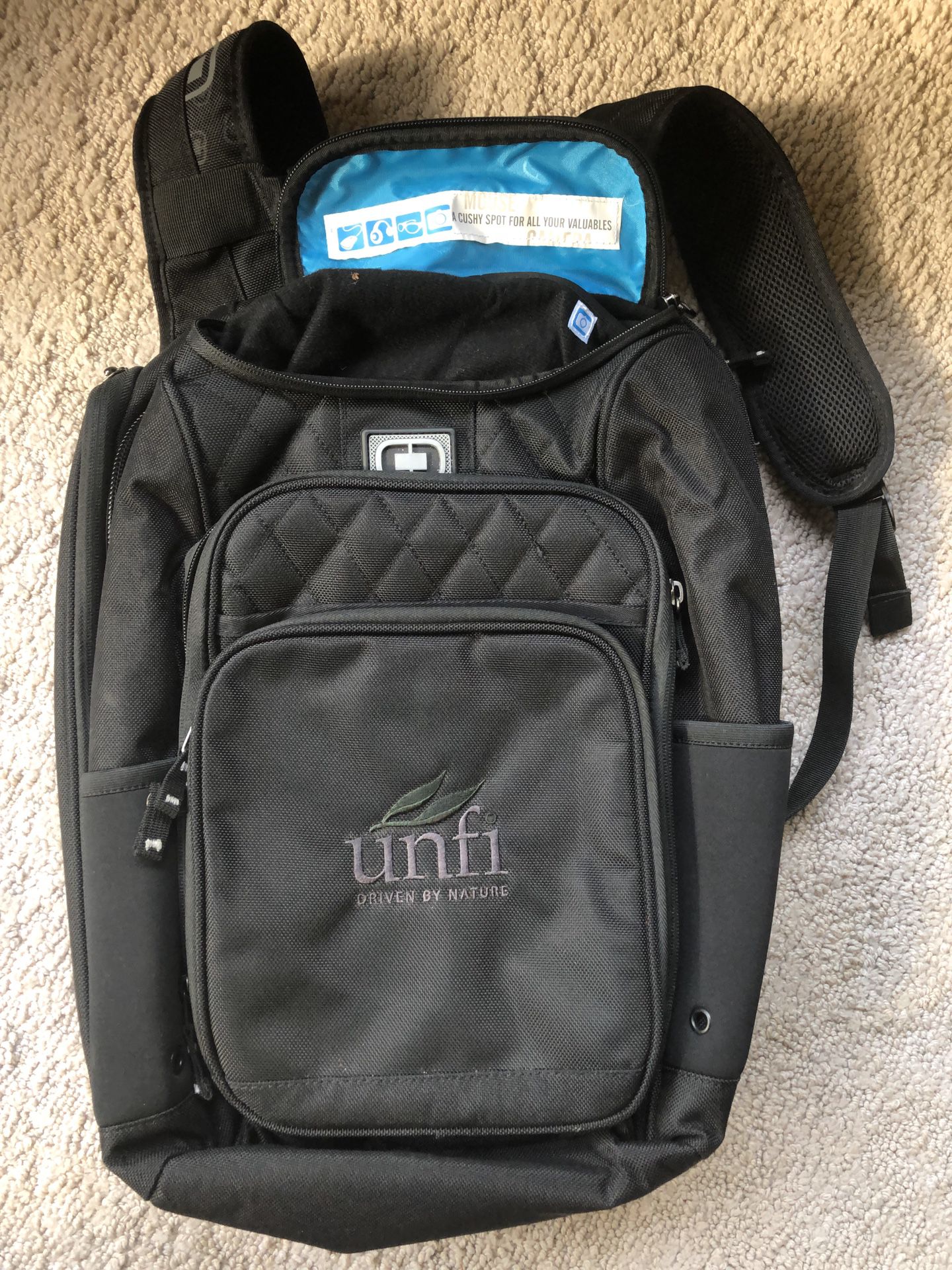 Unfi laptop/electronics carrying case/backpack