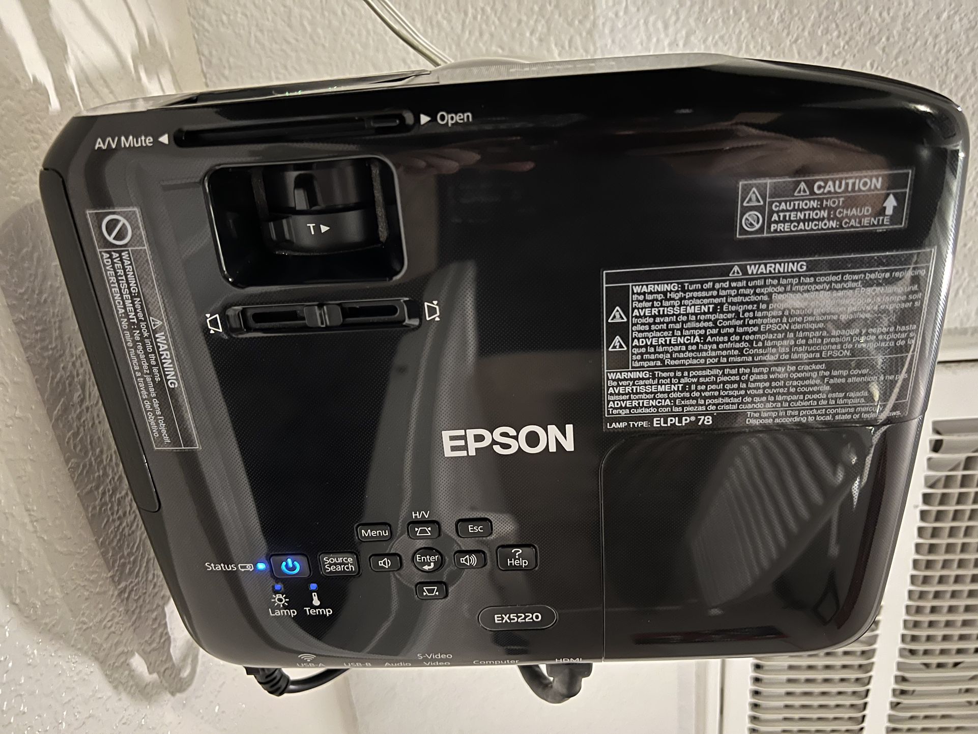 Epson EX5220 Projector w/Chromecast