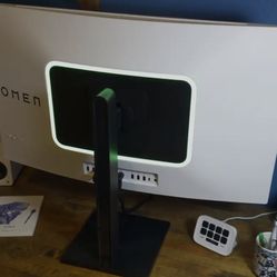 HP OMEN Transcend 31.5” QD-OLED 4K 240Hz Gaming Monitor – Like New