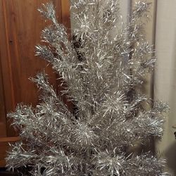 Vintage 6Ft Aluminum Pom Pom Tree