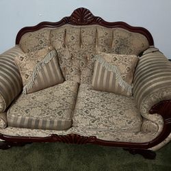 Couch Set With Pillows 