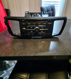 Honda Accord 2015-2017 - Radio Receiver CD/FM/AM 39100-T2F-A101 OEM *C2299