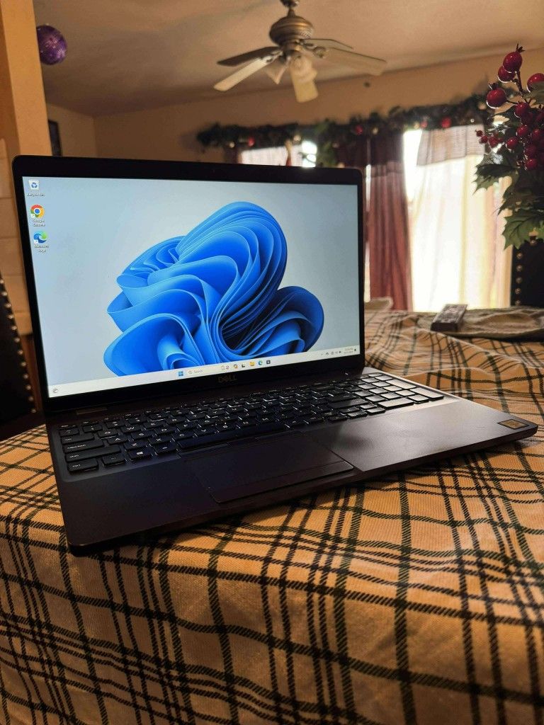 Excelente Laptop Marca Dell De 14 Pulgadas Procesador i5 Con Programas 