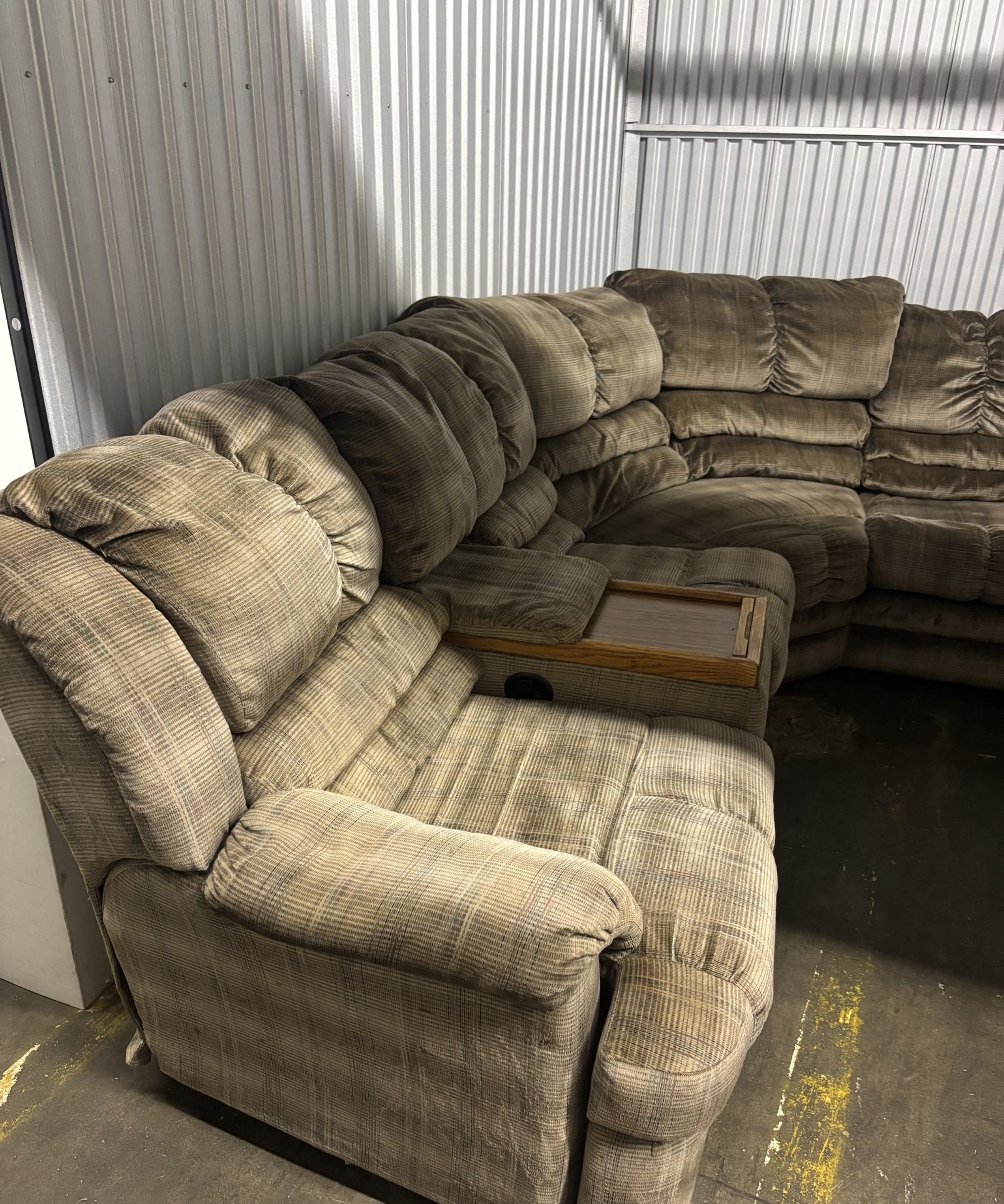Vintage Bassett Sectional With Pullout Bed