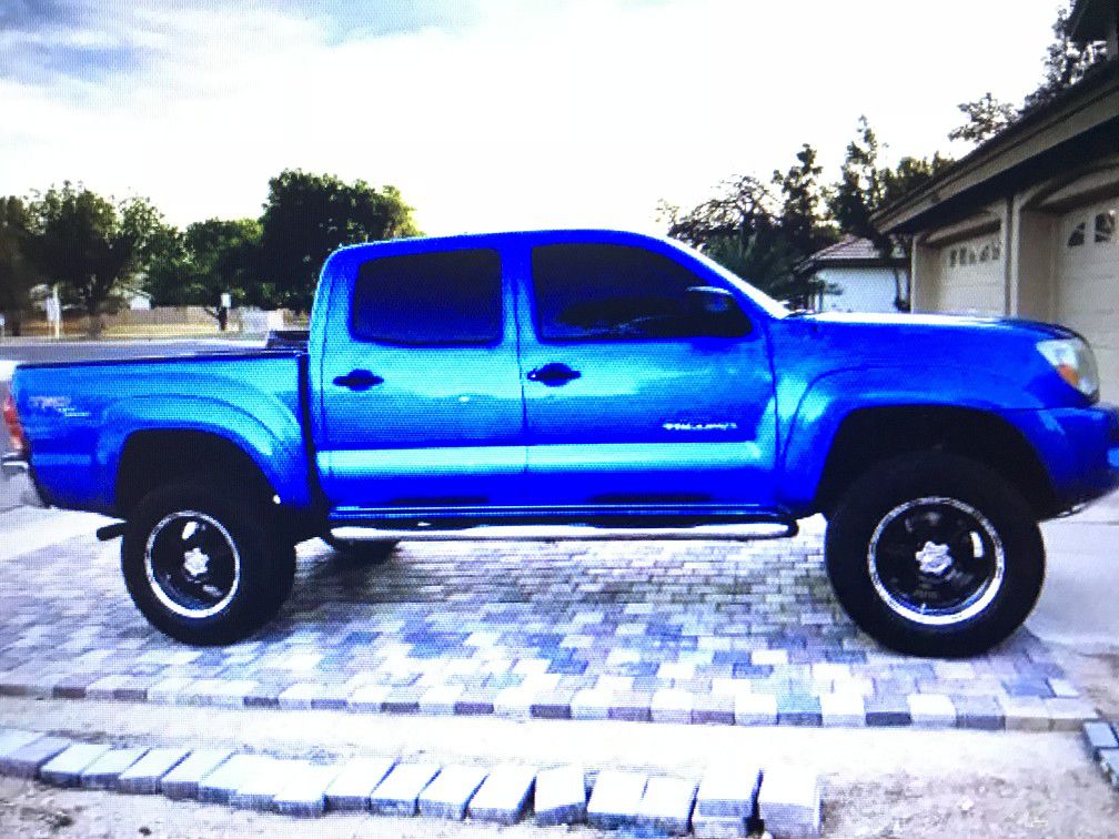 For more info and pics about 2006 Toyota Tacoma TRD contact me only: __brittany7r@gmail.com__