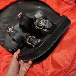 Women’s sandals size 91/2