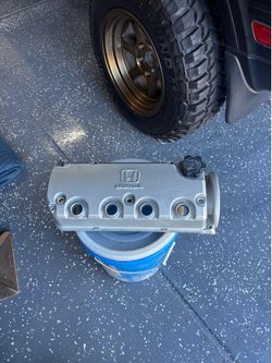 D series valve cover