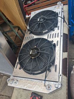 ALUMINUM RADIATOR WITH FANS AND SHROUT!! BRAND NEW!! 175$