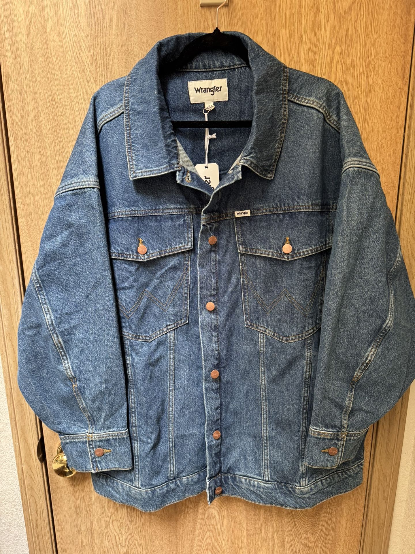 *New w/tags* Wrangler Oversized Trucker Jean Jacket