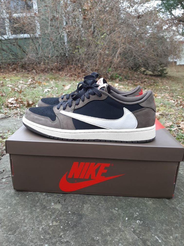 Travis scott jordan 1 low size 10.5