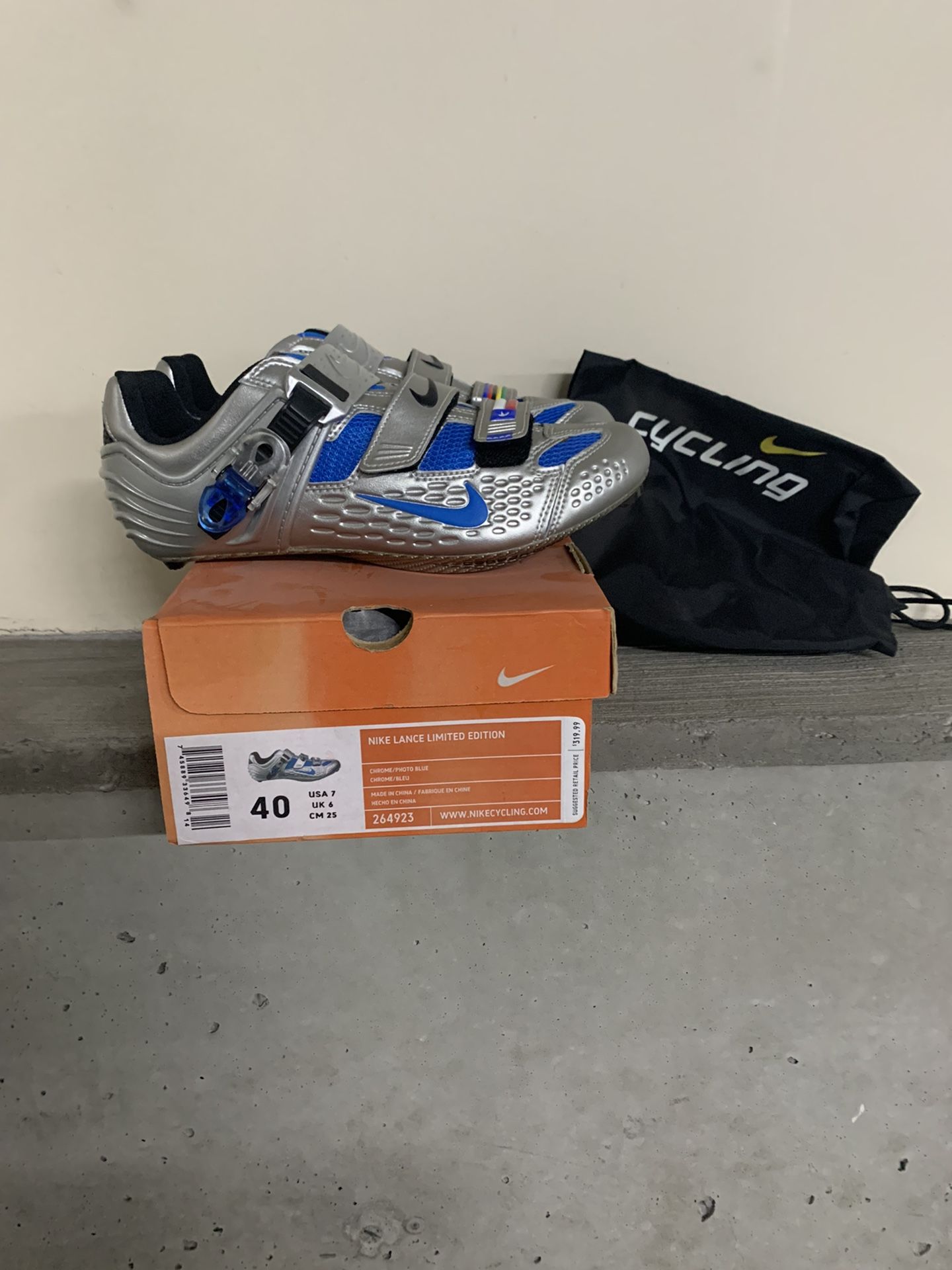 Nike Cycling Shoes - Size 40 (Road Bike)
