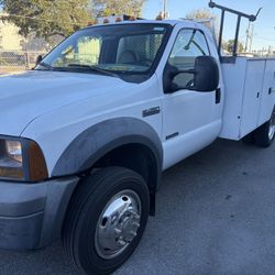 Ford,F-450 White With Gray Interiors. Diesel Engine