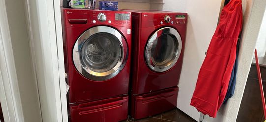 Lg washer/ dryer with pedestals