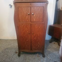 Victrola, Wind-up Record Player (Needs Work)