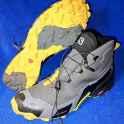 Men's Size 9.5 Salomon Cross Hike Mid GTX