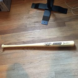 LOUISVILLE SLUGGER.  MSG YANKEES BAT