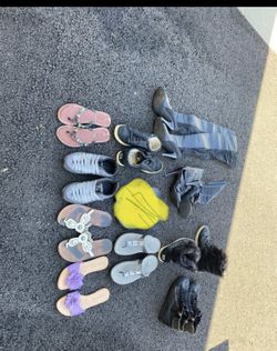 Bundle of women shoes size 7/7.5 (Ugg , fittflop)