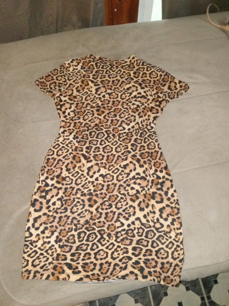 Women's Form Fitting Dress Size Large 