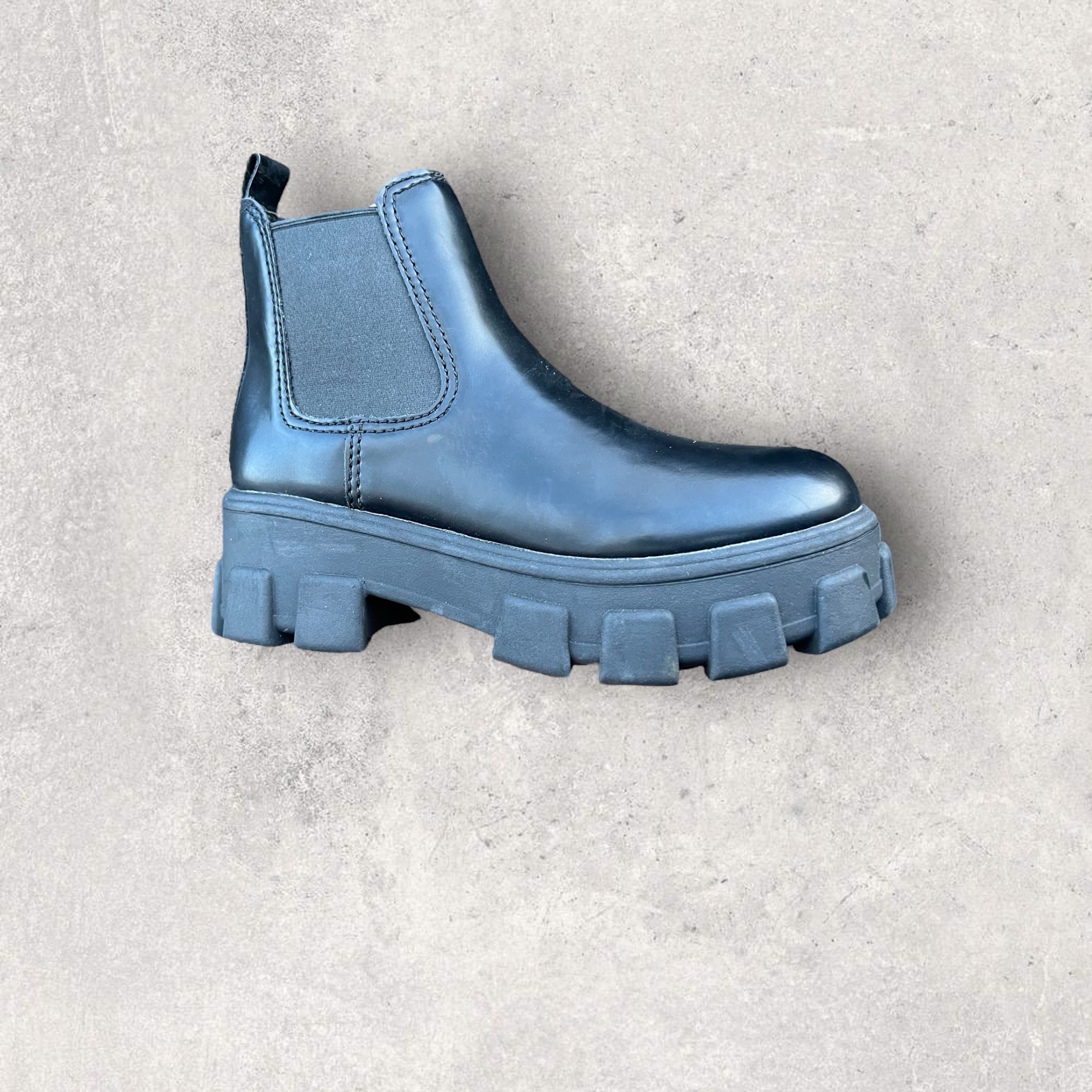 Grundlæggende teori udpege Kommentér Circus by Sam Edelman Women's Platform Chelsea Boots Size 6 • New for Sale  in Los Angeles, CA - OfferUp