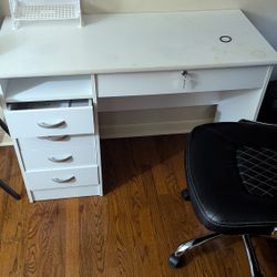 White Desk and chair