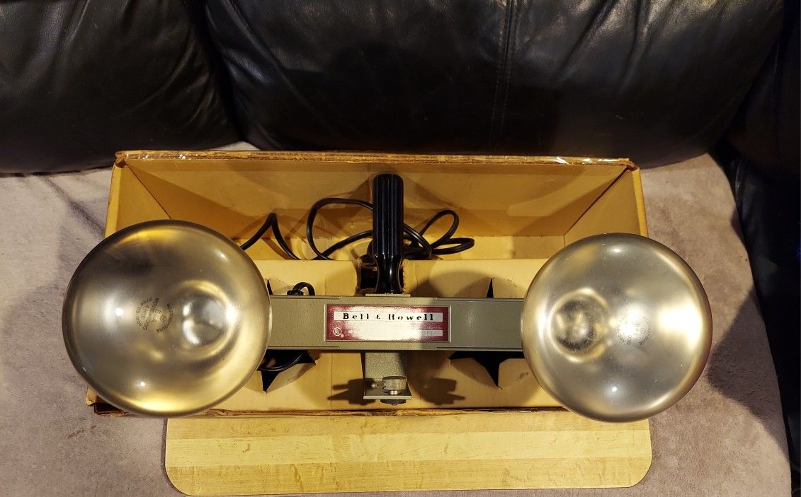 Vintage Bell Howell Flood Light Bar Lamp 375w For Indoor Projector Movies Model 28801 In Original Box. Mounting Screw For Bell And Howell 8mm Camera