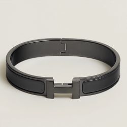 Like new!!!! Hermes Clic HH All Black bracelet 