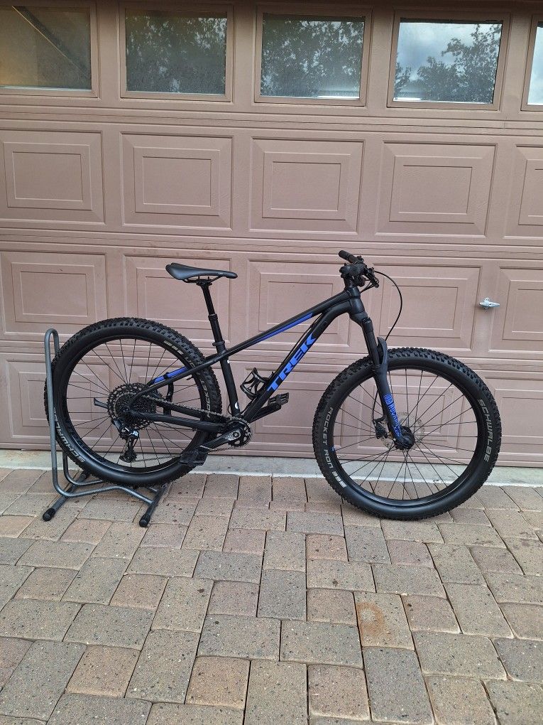 TREK ROSCOE 8 MOUNTAIN BIKE 27.5 INCH 1 X 12 SPEED DROPPER POST SEAT AIR SHOCK ROCKSHOX LOCKOUT ( CHECK MY OTHER BIKES)