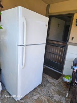30"  large  fridge  Working great
 (H 68.5 X W 30" X  D 32")