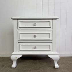 3 drawer white nightstand