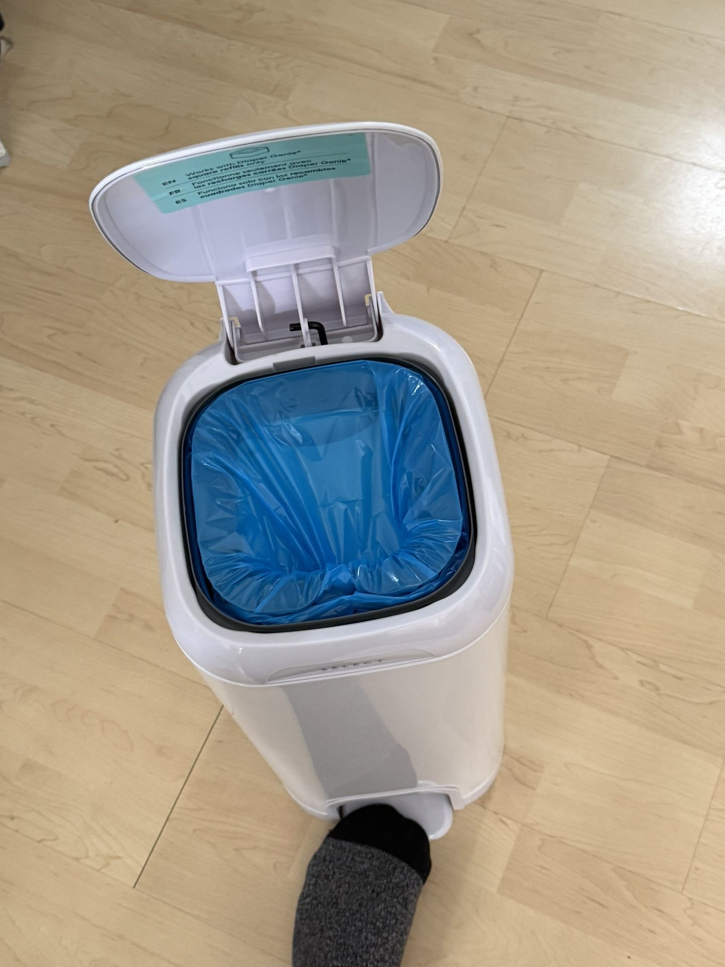 Diaper Genie With One Case New Bags And One In Genie