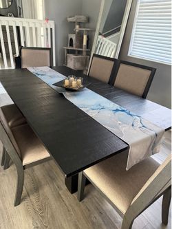 Dinning Room Table w/ Expandable Leaf & 8 Chairs