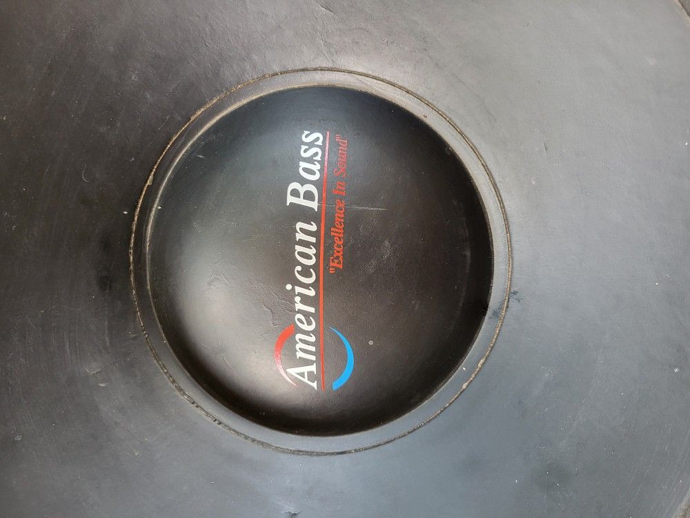 2 American Base 15in Subs And Q-Bomb Box