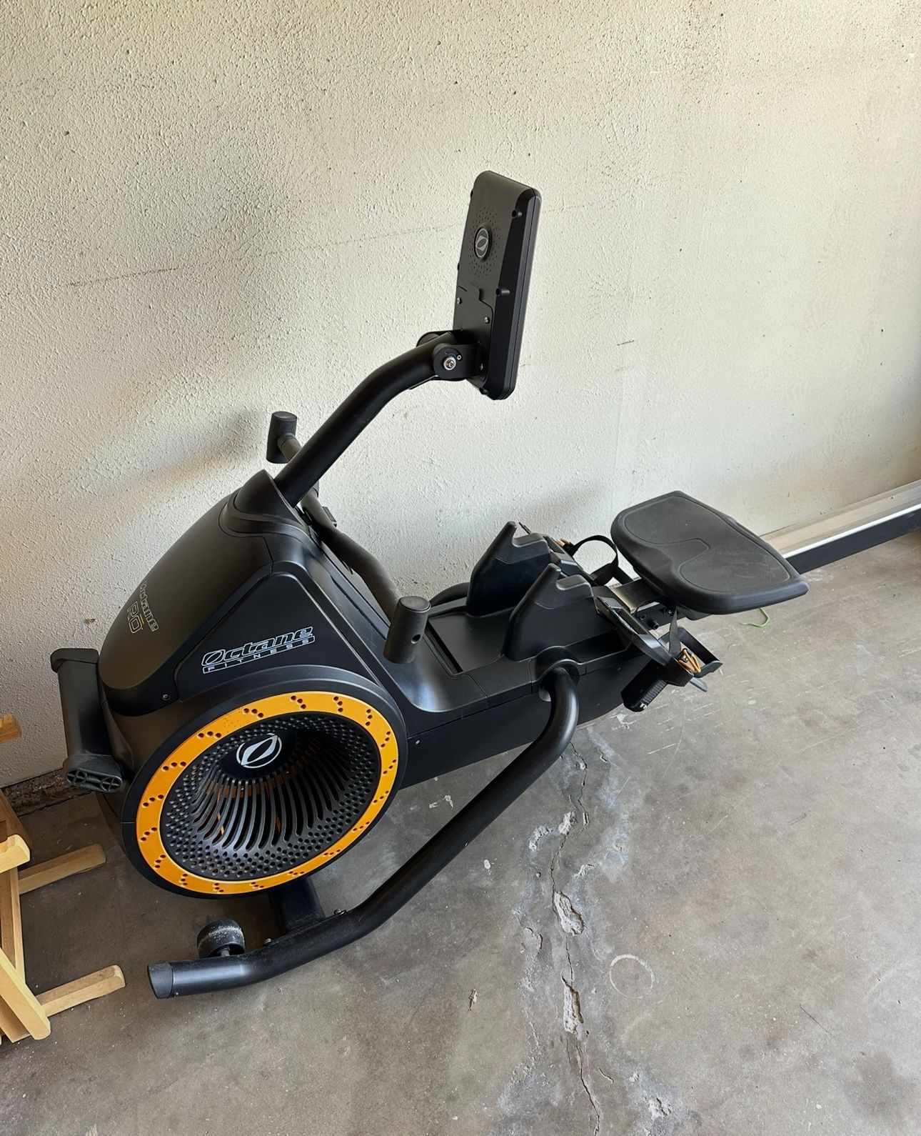 Octane Fitness Ro Rowing Exercise Machine