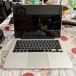 Apple MacBook Pro ( Retina 13 Inch ,Mid 2014 ) 2.6 GHZ Dual Core Intel Core I5 8 GB Ram & 256 GB HD  