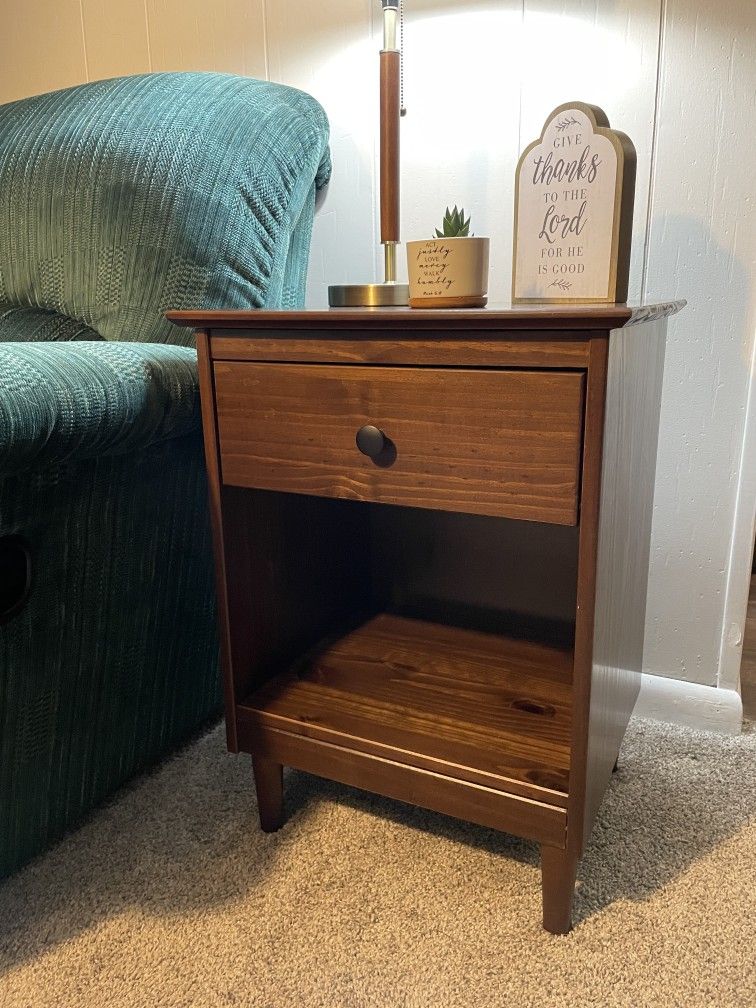 Gorgeous Solid Wood Nightstand/End Table