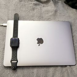 Apple Macbook Air/ Apple Watch Series 5