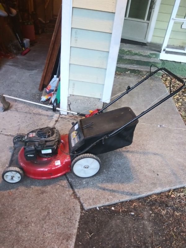 Yard Machines lawn mower 21 inch deck for Sale in Grand Prairie, TX