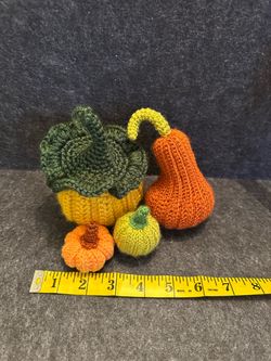 Knitting pumpkins decorations