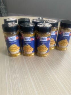 Gold glitter for cake decoration