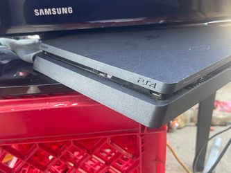 PlayStation 4 Slim with 42 inch Samsung TV