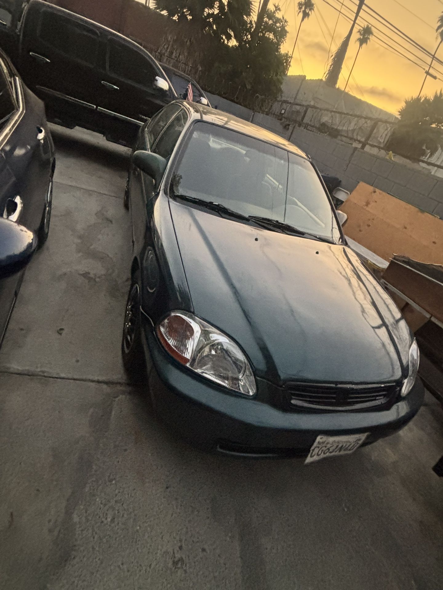 1998 honda civic car from acuton dmb runs great owes in plates idk how much read the bottom 114k mil