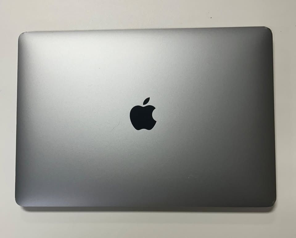 Apple MacBook Pro 13-inch 2019 2.8 4-core i7 16 GB 1TB IRIS + 655 Used
