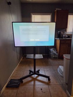 smart TV Samsung 40 inches with mobile tv stand