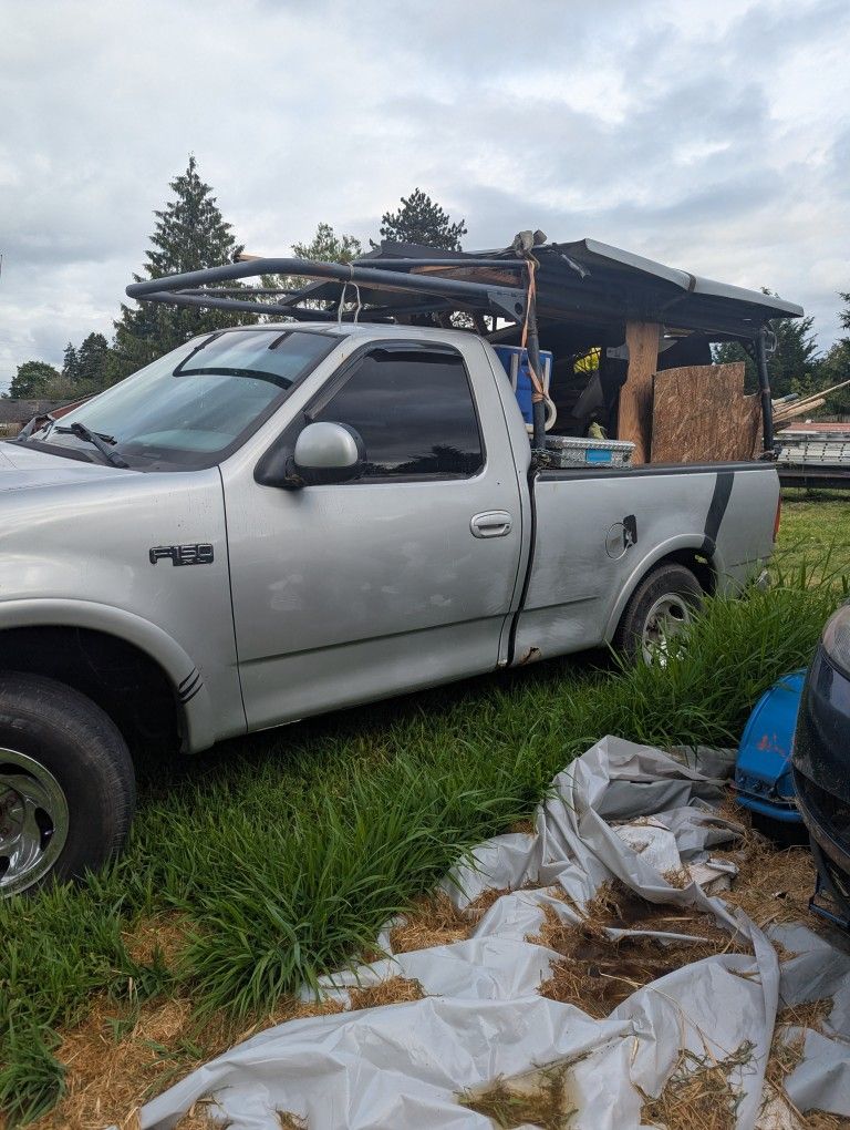 Ford F150 2002 Tiene Problemas En Una Rosca De Una Bujía Todo Lo Demás Trabaja Bien La Estoy Vendiendo Por $1000
