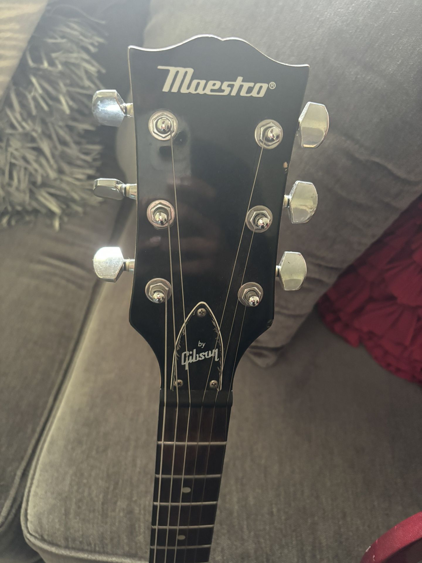 Maestrco By Gipson Guitar 