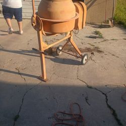 CENTRAL MACHINERY 3-1/2 cu. ft. Cement Mixer