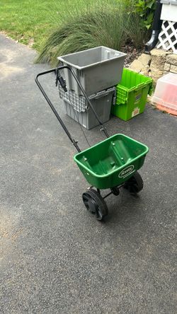 Scott’s Fertilizer Spreader / Ice Melt