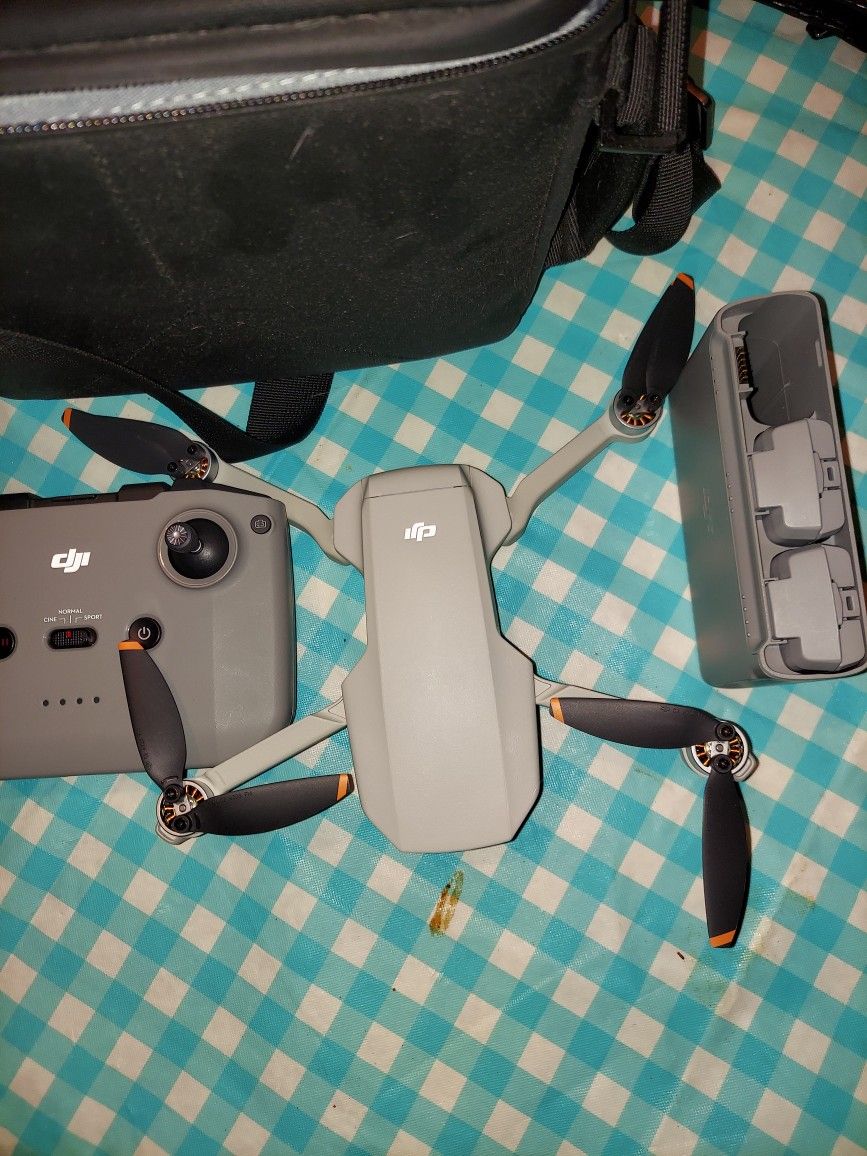 DJI Mini 2 se Fly More Combo